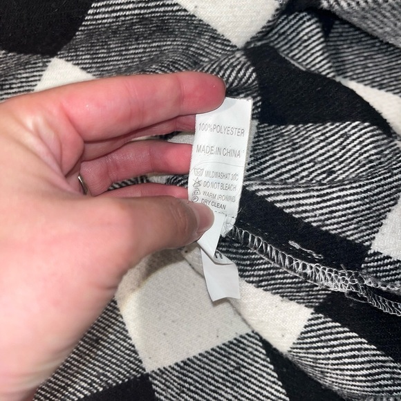 SHEIN Plaid Shacket – Size Medium - Picture 5 of 6